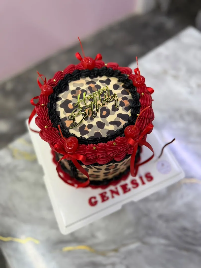 Torta animal print con cerezas