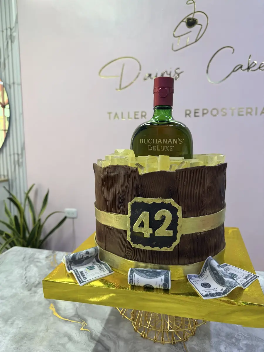 Torta botella de whisky